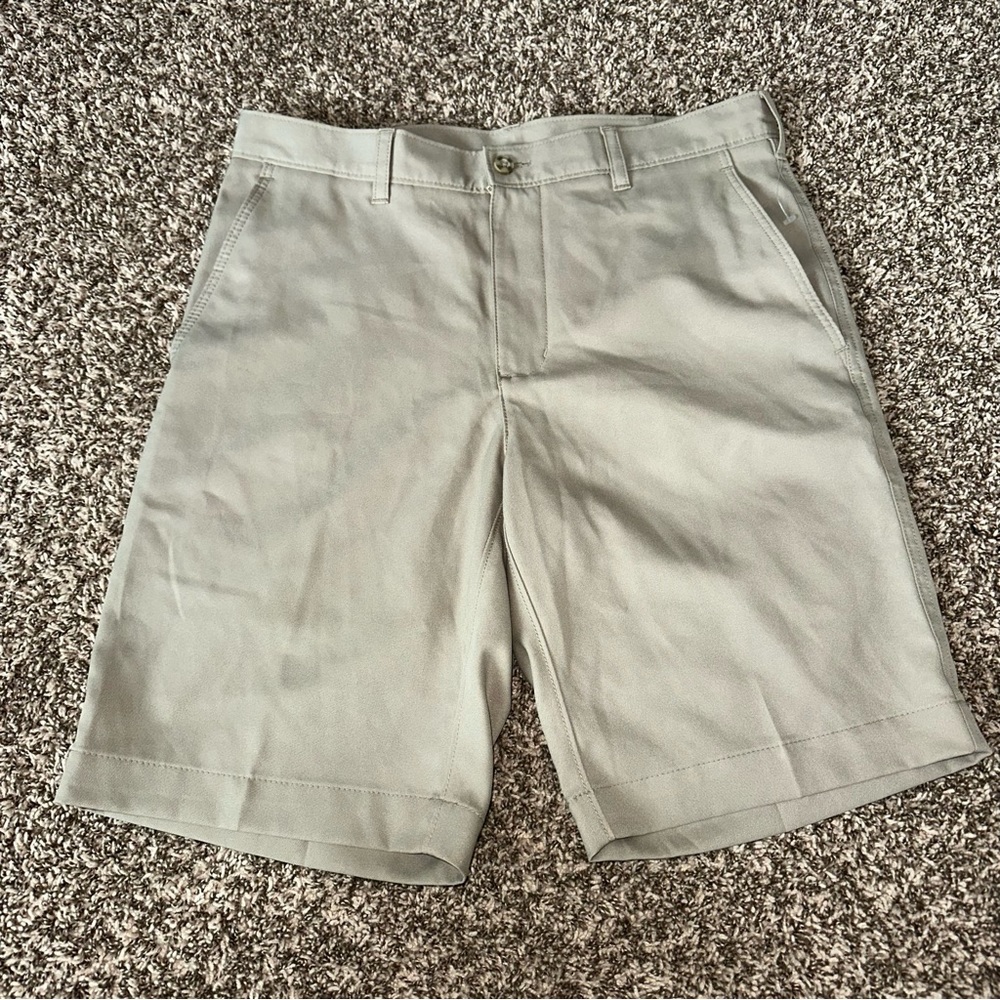PGA Tour Khaki Shorts Size 32